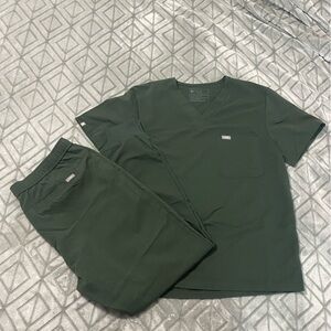 Figs scrub set - men cut - Large top XL bottom - green